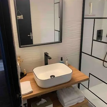 3 Parking Et Terrasse *